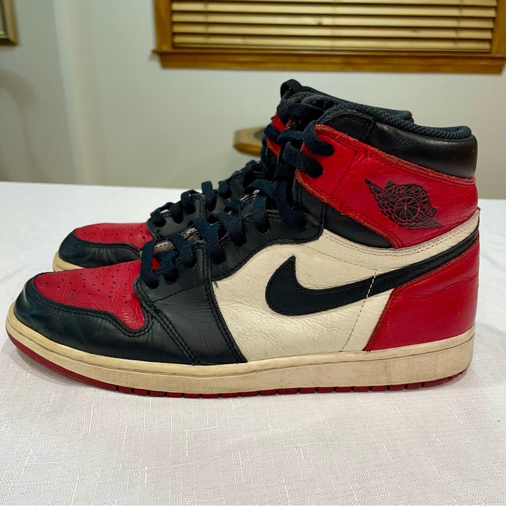 Jordan 1 Retro High OG Bred Toe!  Size 10.5